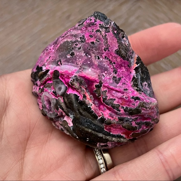 Hot Pink Geode (Dyed) - Picture 4 of 8